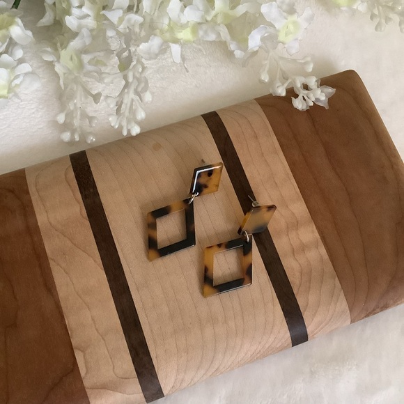 Tortoiseshell Earrings - Picture 3 of 8